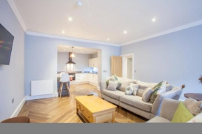 Stylish 2 Bedroom Apartment In Park Circus, West End Glasgow